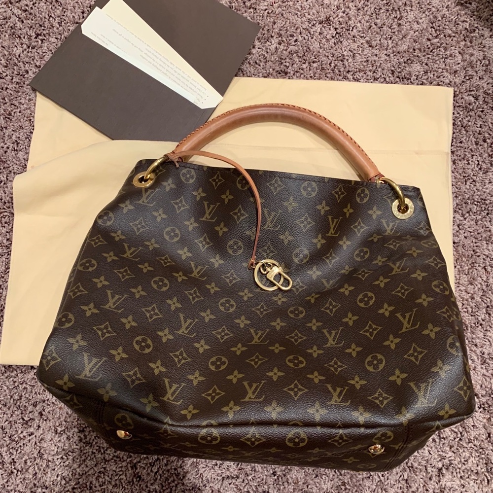 Louis Vuitton artsy bag